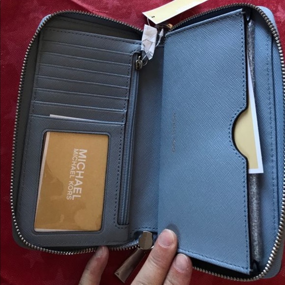 Michael Kors wristlet - Picture 3 of 3